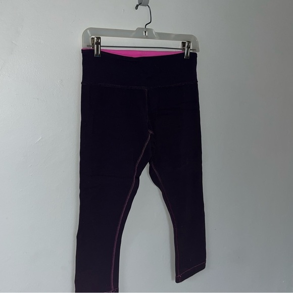 LuluLemon Reversible Athletic Workout Legging Capris Pink Medium 8 - Picture 4 of 9